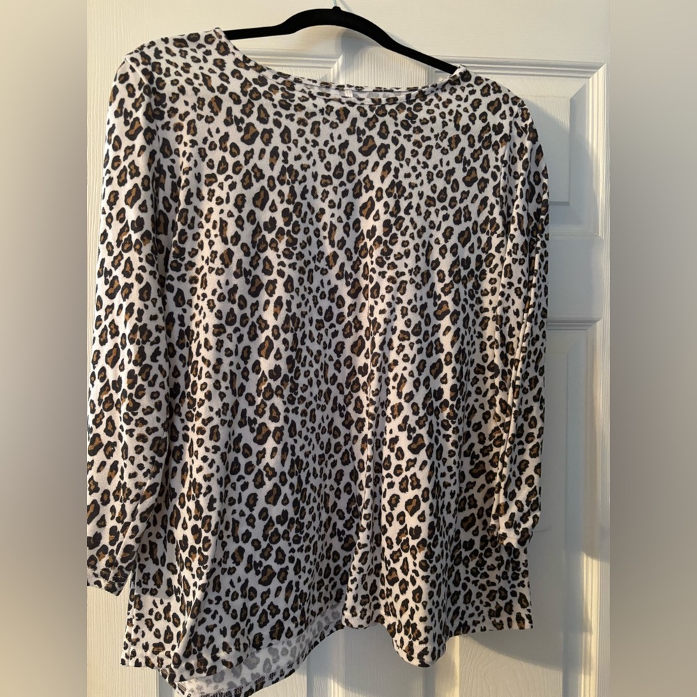 Great condition Kim Rogers leopard knit top. Size XL.
